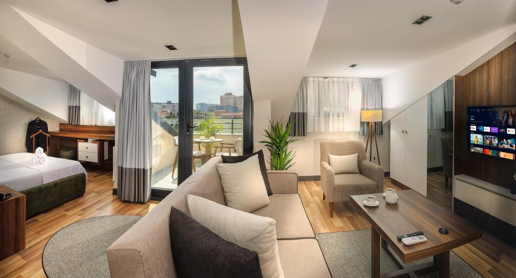 Penthouse, City View