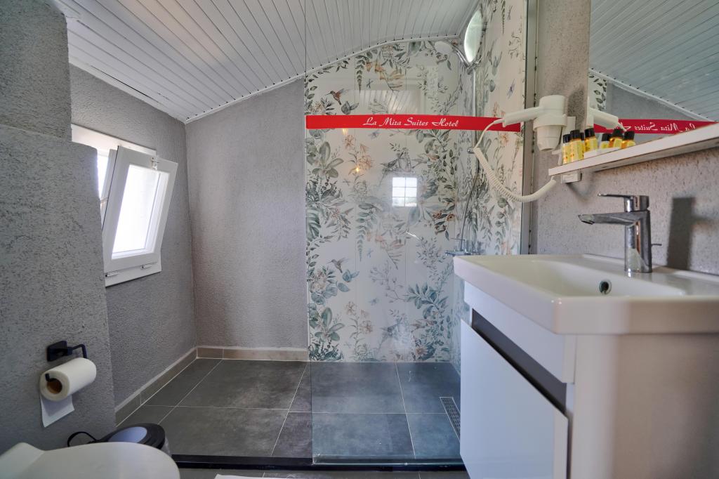 Teras Katı, Bahçe Manzaralı (Balkonsuz)