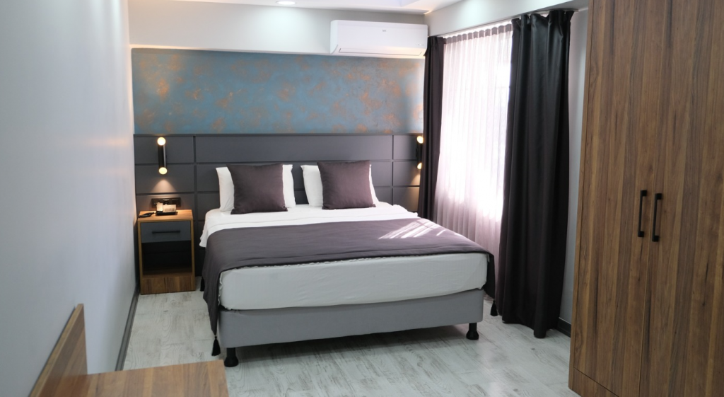 Iki Ayrı Yataklı Oda, Şehir Manzaralı