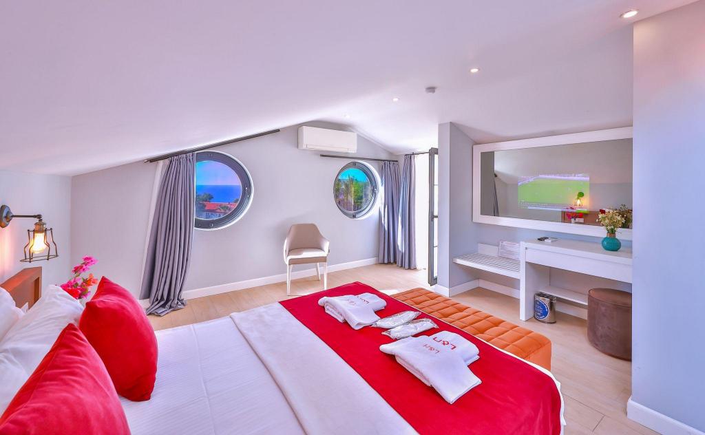 Deluxe Teras Katı Oda, Deniz Manzaralı (Balkonlu)