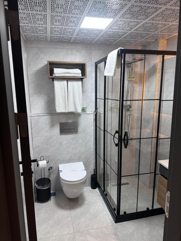 Economy Room, Street View