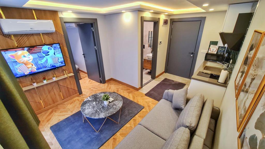 Apartment Flat, Street View (Balcony)