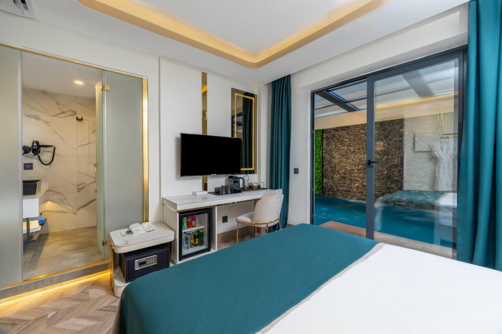 Havuza Açılan Oda, Havuz Manzaralı