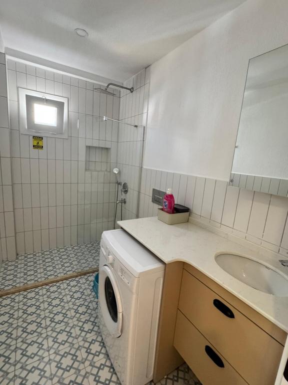 Apart Daire Bahçe Katı Oda, Cadde Manzaralı
