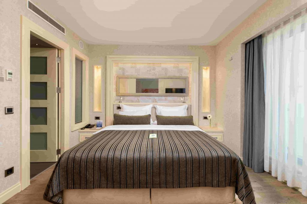 Suite Room, City View