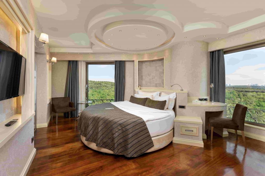 Corner Room (Jacuzzi)