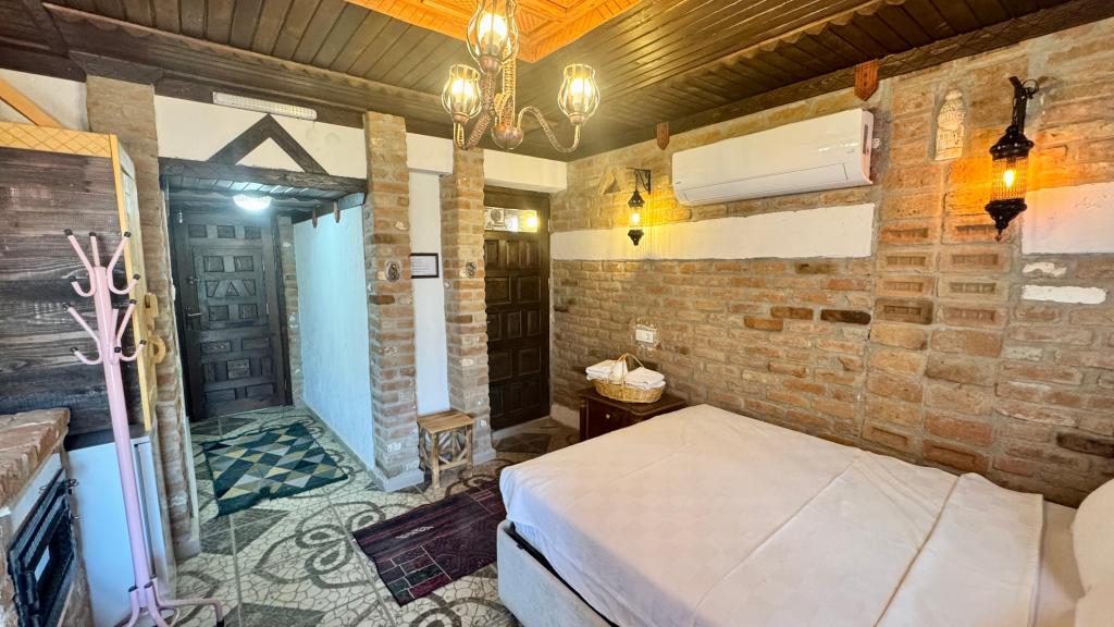Geleneksel Oda,Köy Manzaralı,Şömineli