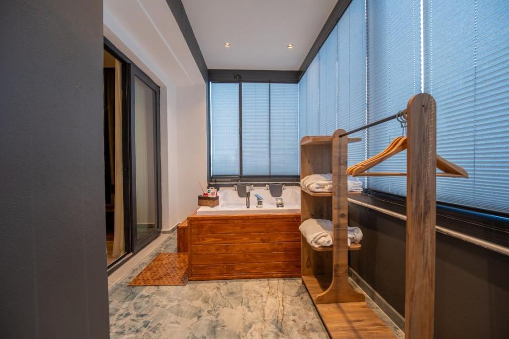 Deluxe Jakuzili Suite,Bahçe veya Sokak Manzaralı,Jakuzili (2 Kişilik)