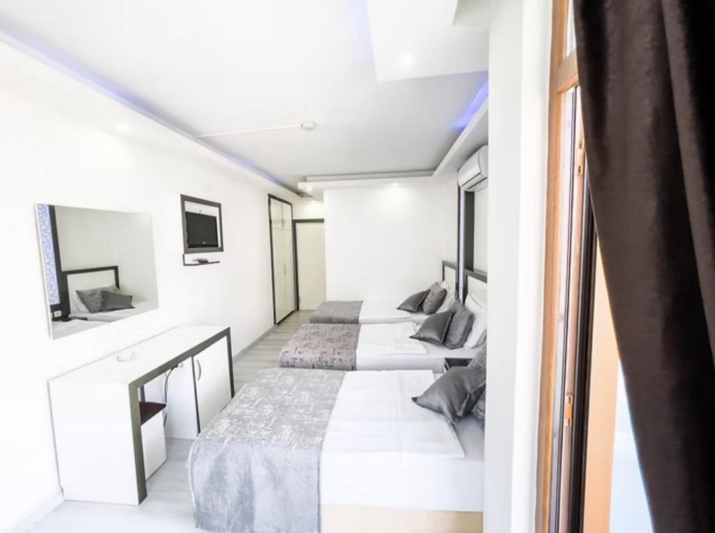 Standard Room, City View (3 Person)