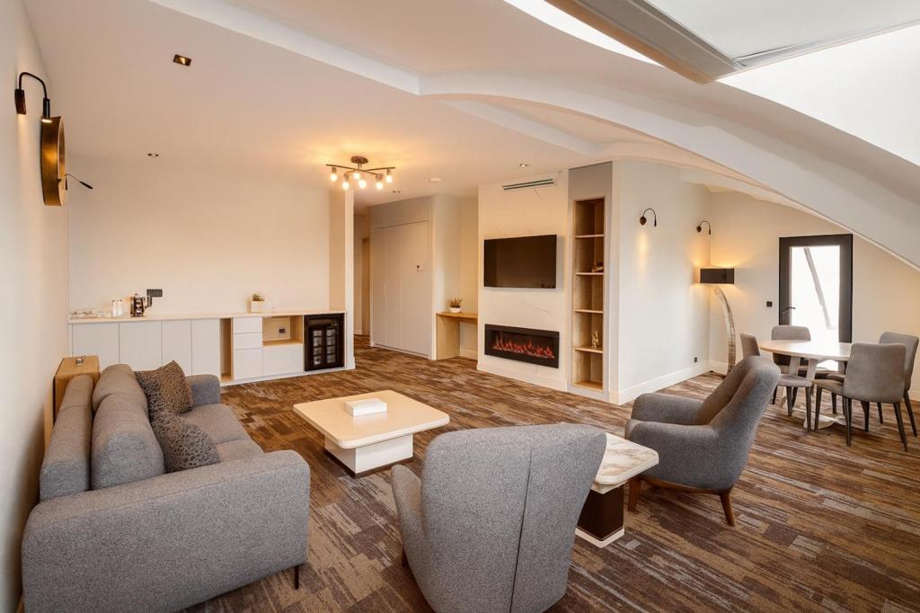 Suite Room, City View