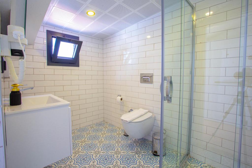 Deniz Manzarali 1 + 1 Apart Oda,Deniz ve Şehir Manzaralı,Balkonlu