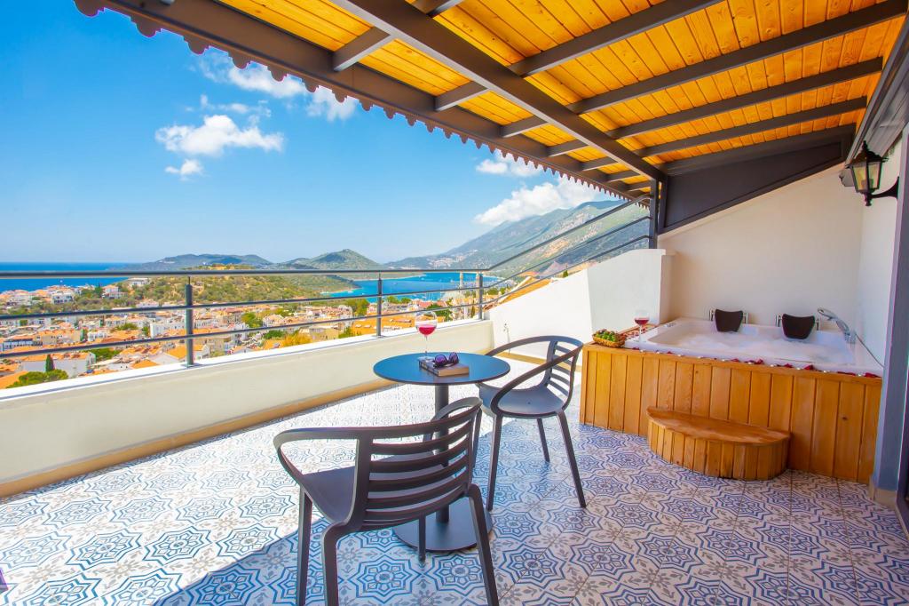 Deniz Manzarali 1 + 1 Apart Oda,Deniz ve Şehir Manzaralı,Balkonlu