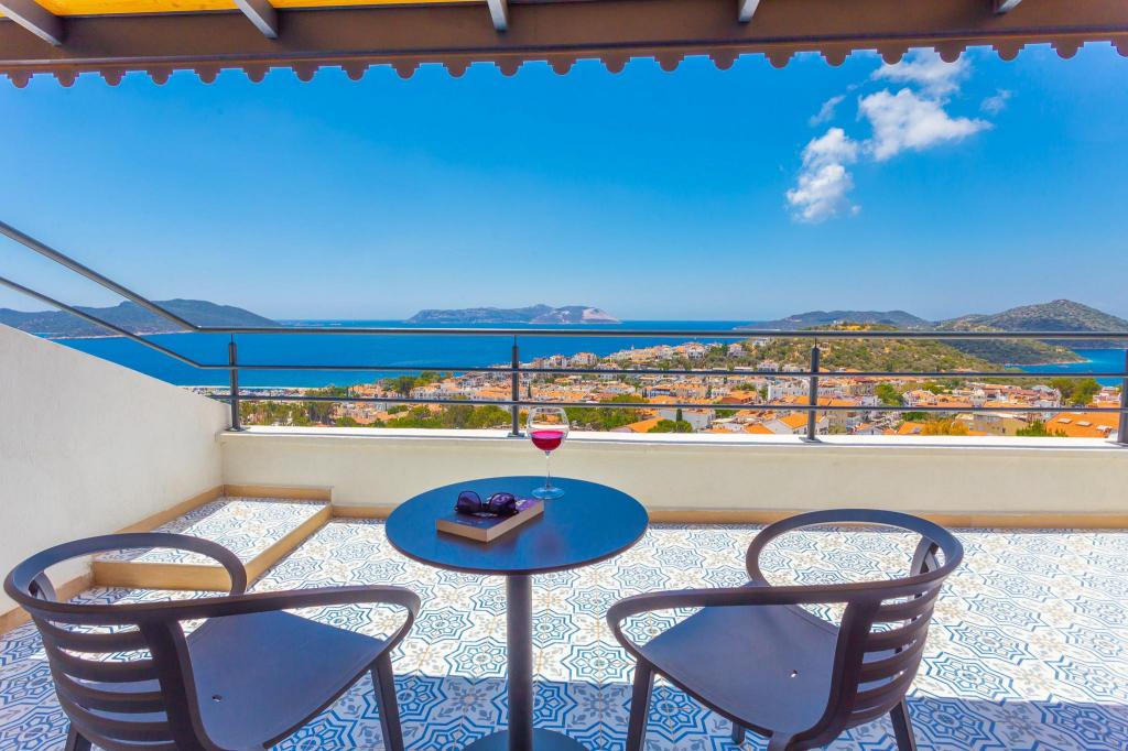 Deniz Manzarali 1 + 1 Apart Oda,Deniz ve Şehir Manzaralı,Balkonlu