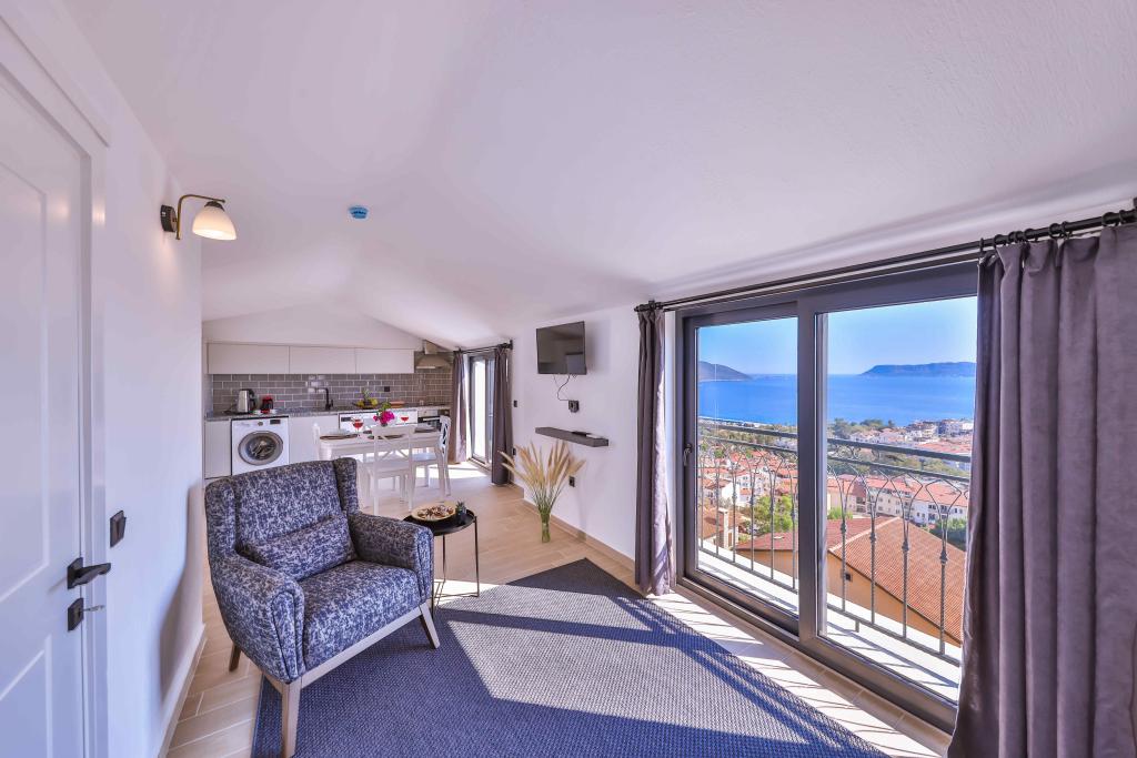 Deniz Manzarali 1 + 1 Apart Oda,Deniz ve Şehir Manzaralı,Balkonlu