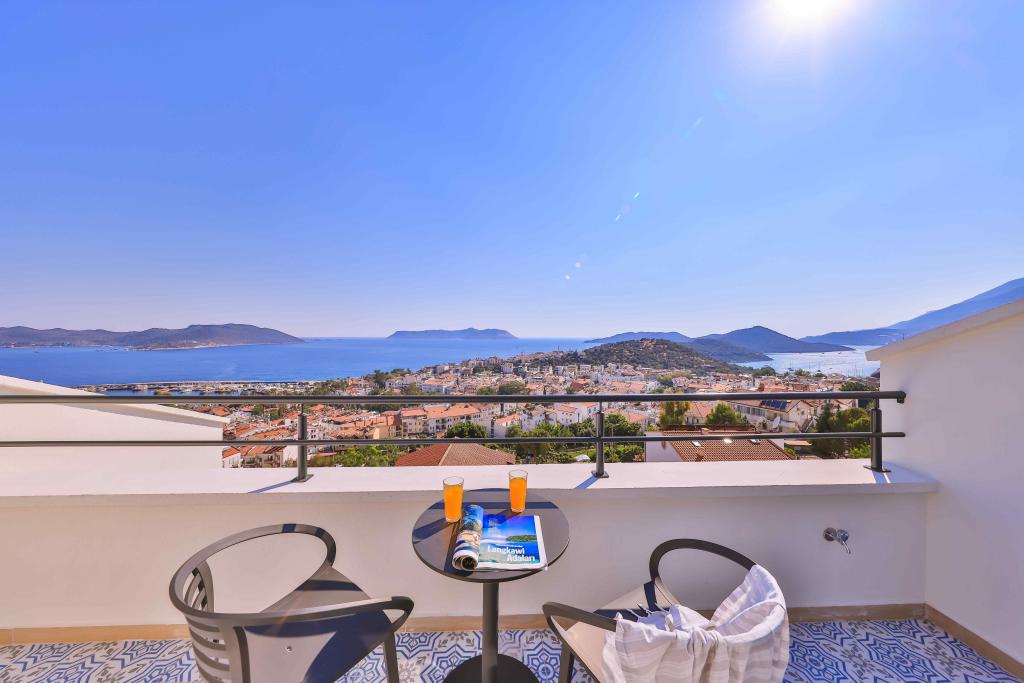 Deniz Manzarali 1 + 1 Apart Oda,Deniz ve Şehir Manzaralı,Balkonlu
