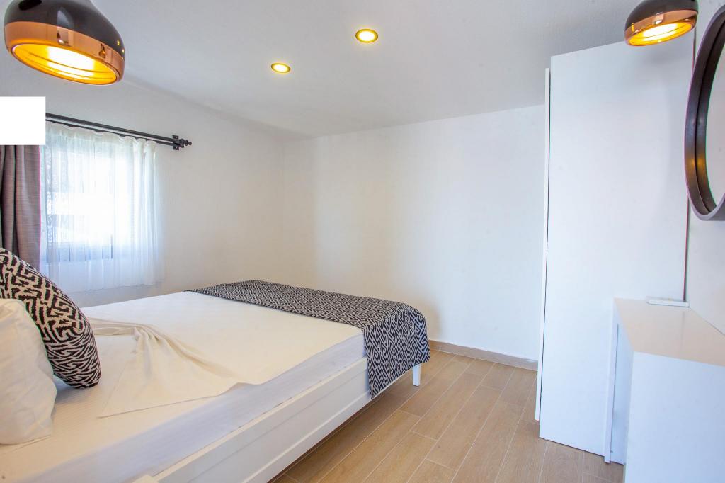 Deniz Manzarali 1 + 1 Apart Oda,Deniz ve Şehir Manzaralı,Balkonlu