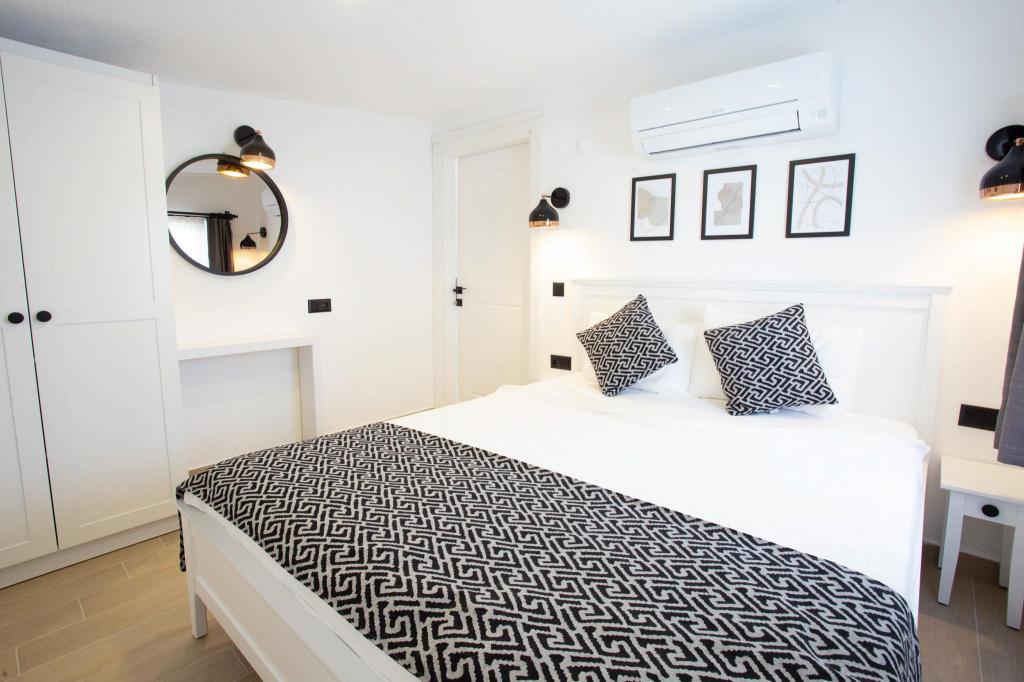 Deniz Manzarali 1 + 1 Apart Oda,Deniz ve Şehir Manzaralı,Balkonlu