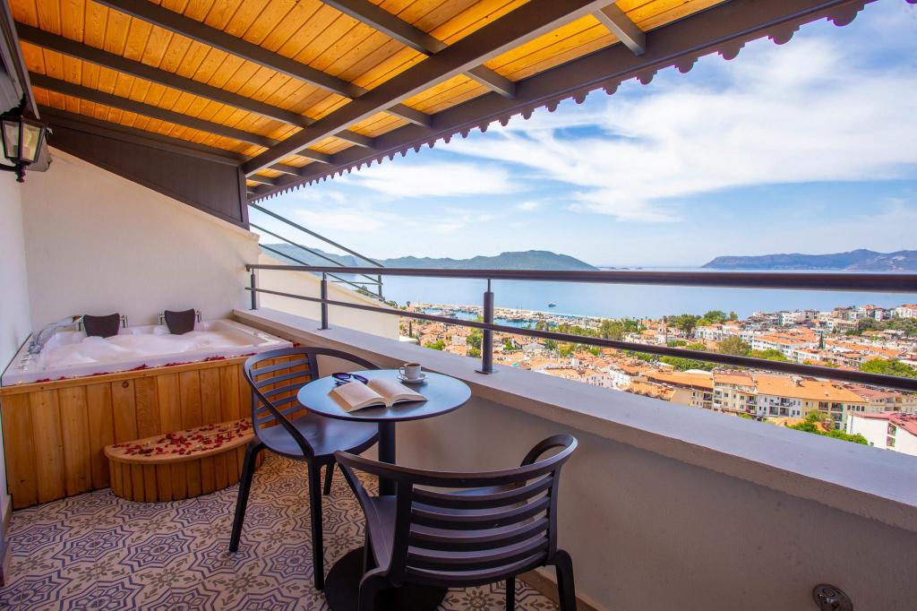 Deniz Manzarali 1 + 1 Apart Oda,Deniz ve Şehir Manzaralı,Balkonlu