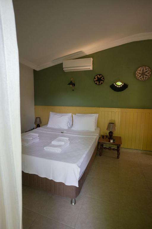 Bahçe Katı Oda, Havuz Manzaralı