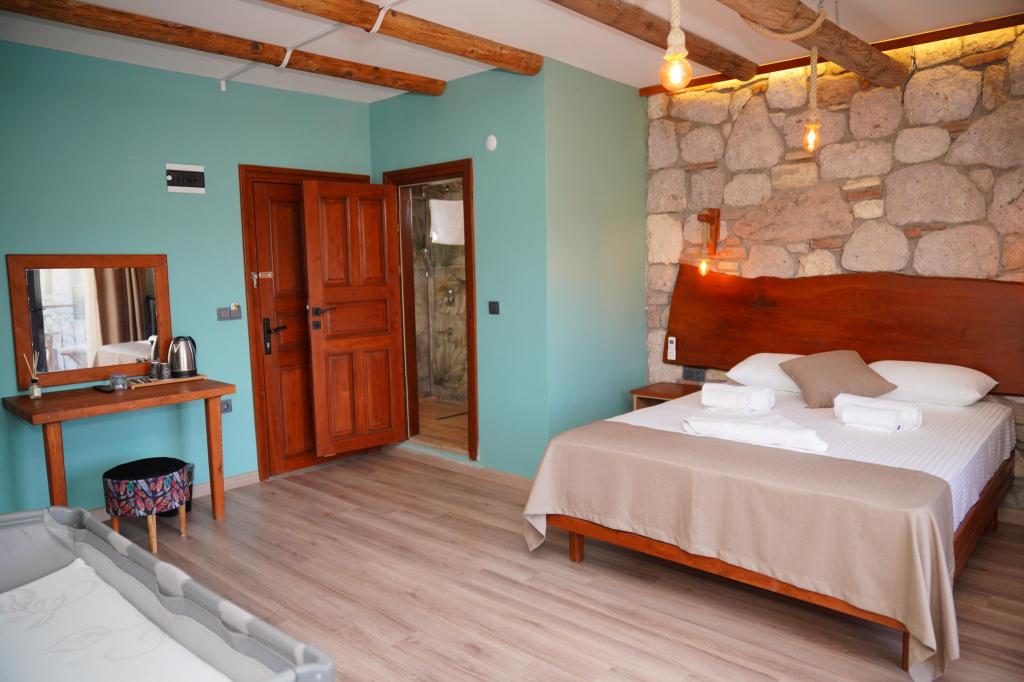 Aile Odası, Bahçe Manzaralı (Balkonlu)