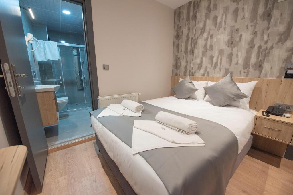 Economy Room, Viewless (Has No Window)