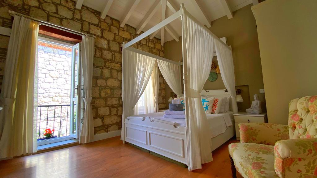 Superior Room, Street View (Balcony)