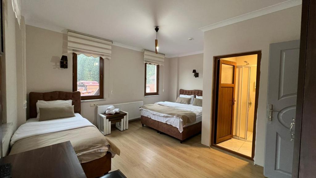 Deluxe Room, Garden View (3 Person, Balcony)