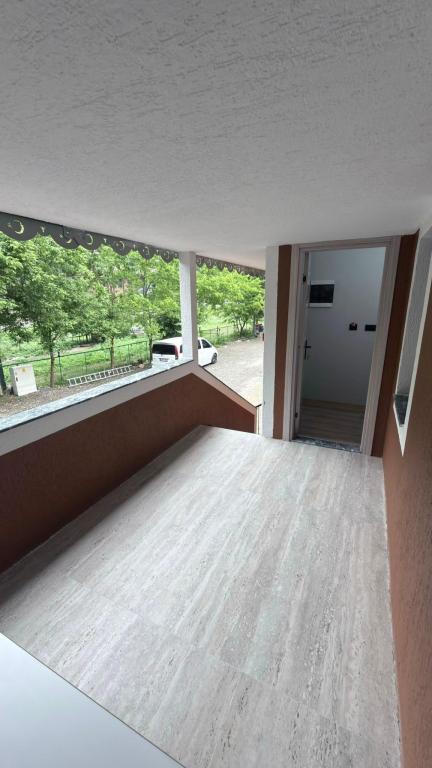 Family Room, Mountain View