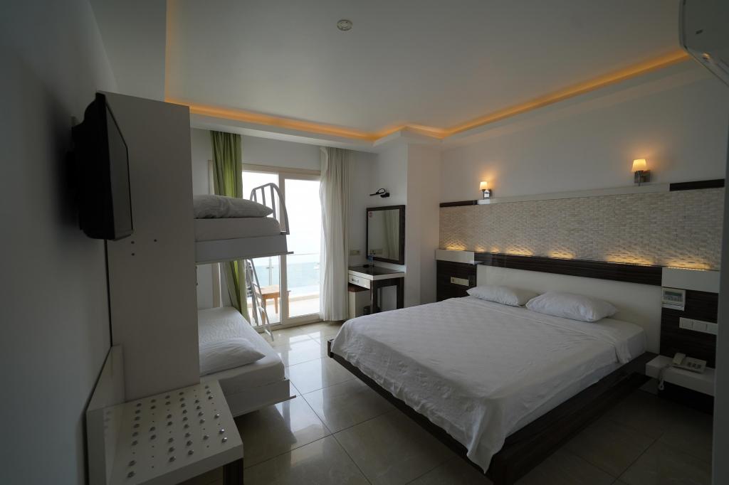 Aile Odası, Deniz Manzaralı (Balkonlu)