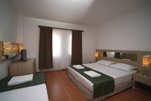 Standart Oda, Bahçe Manzaralı (3 Kişilik, Balkonlu)