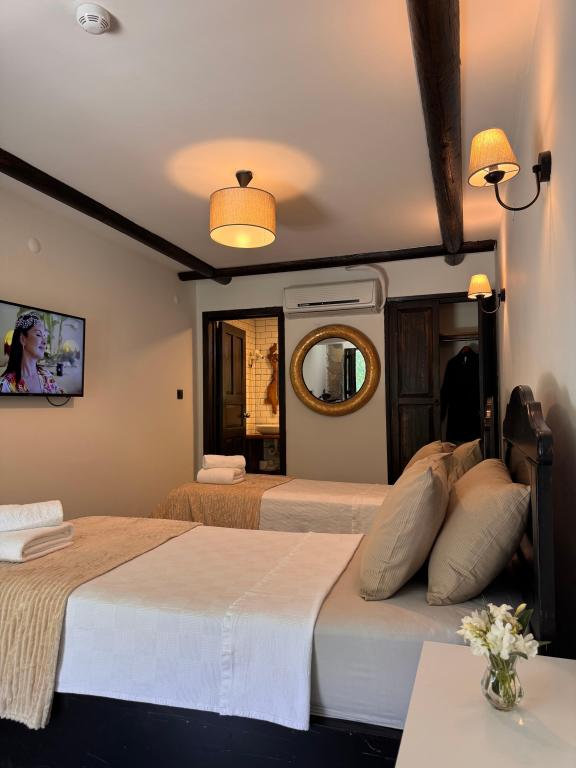 Standard Room with Courtyard View