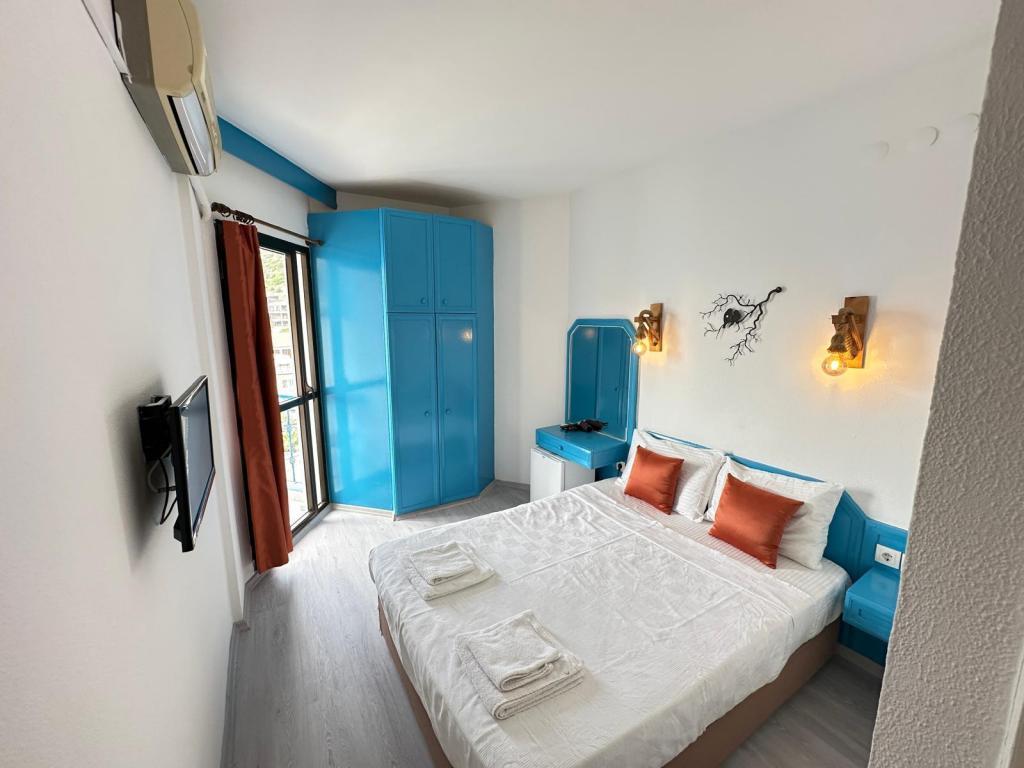 Standard Room, Partial Sea View (Balcony)