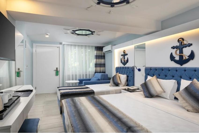 Family Room, Garden Or Pool View (Balcony)