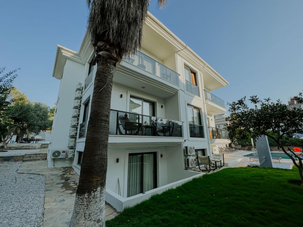 Suite Ground Floor Room, Garden Or Pool View