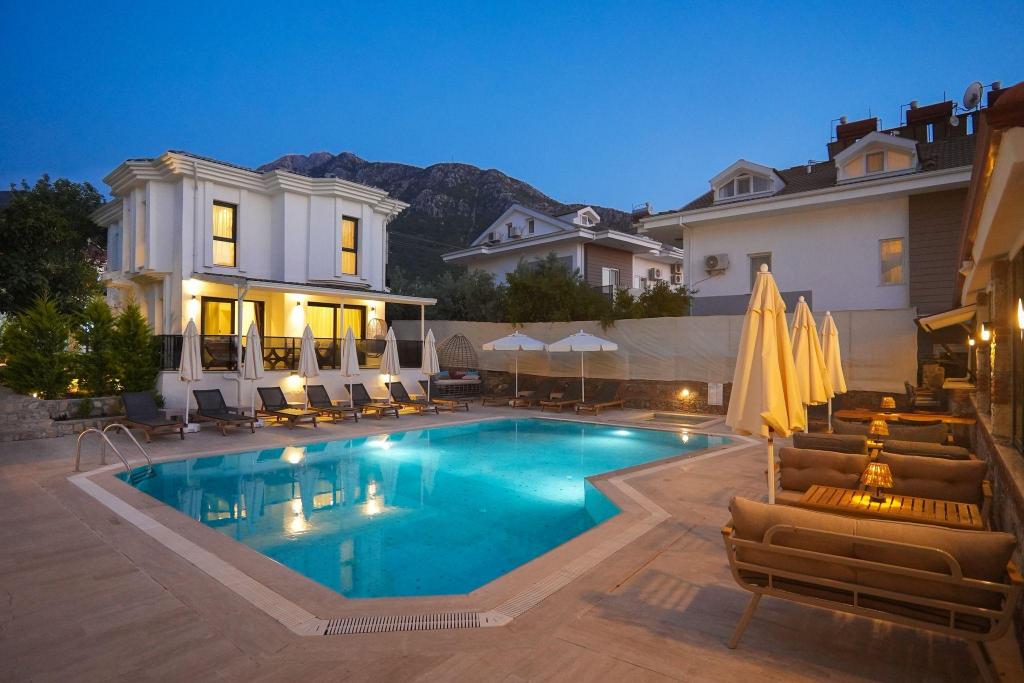 Dublex Villa 4 Kişilik,Havuz ve Bahçe Manzaralı,2. Kat
