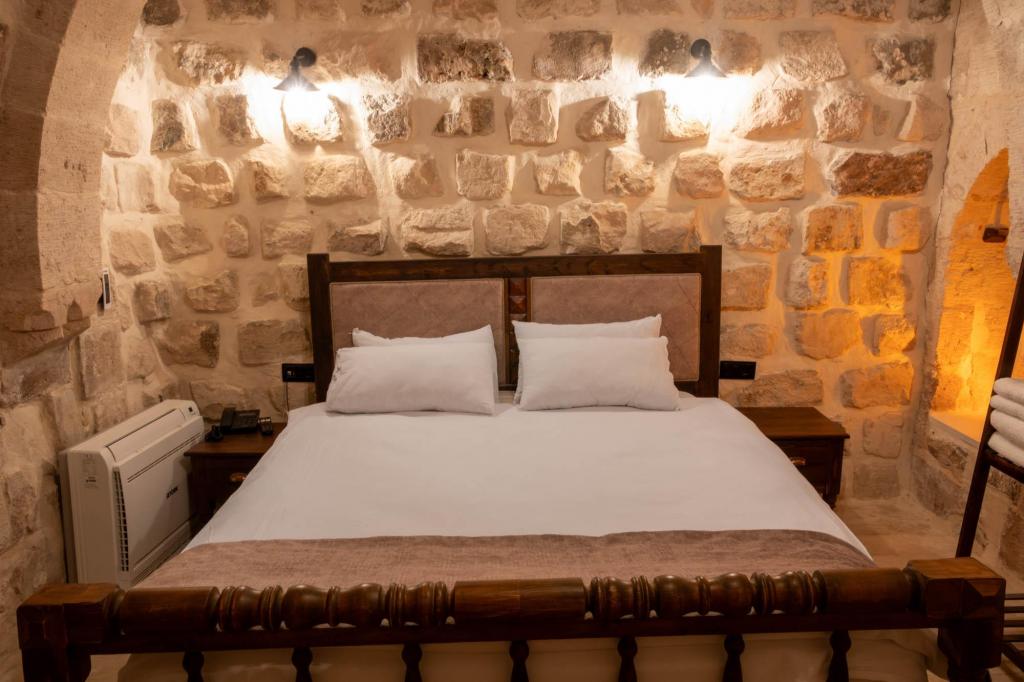 Economy Room, Courtyard View