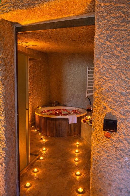 Jakuzili Cave Suite
