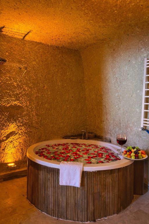 Jakuzili Cave Suite