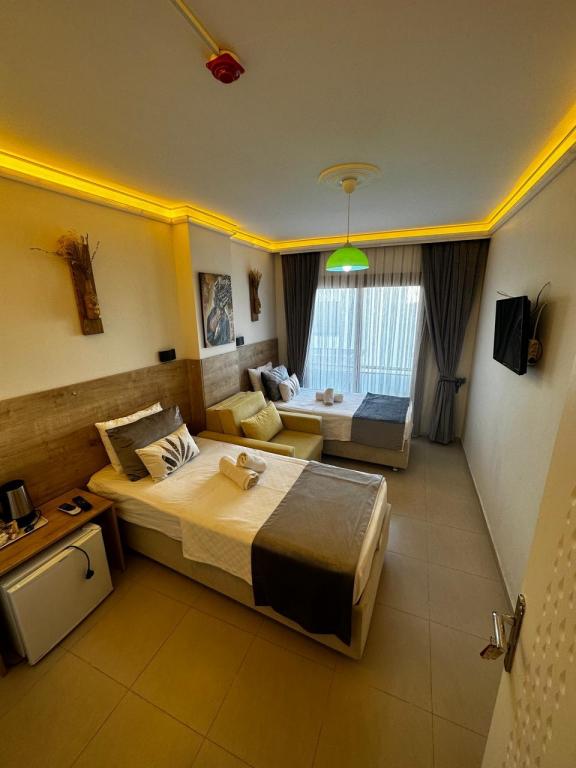 Standard Room, Partial Sea View