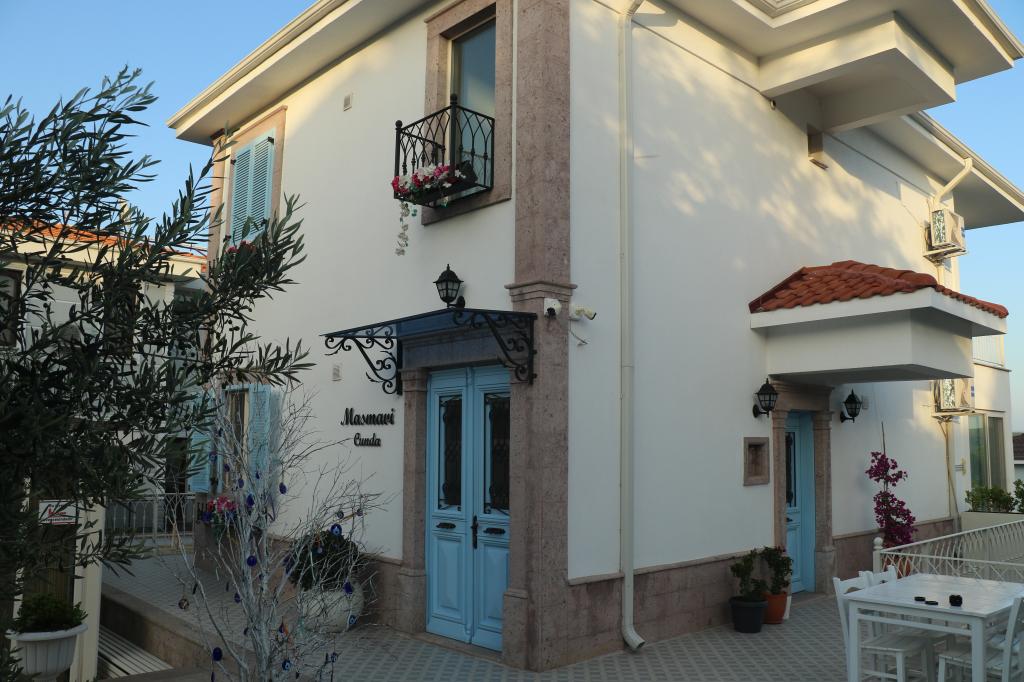 Masmavi OtelCunda