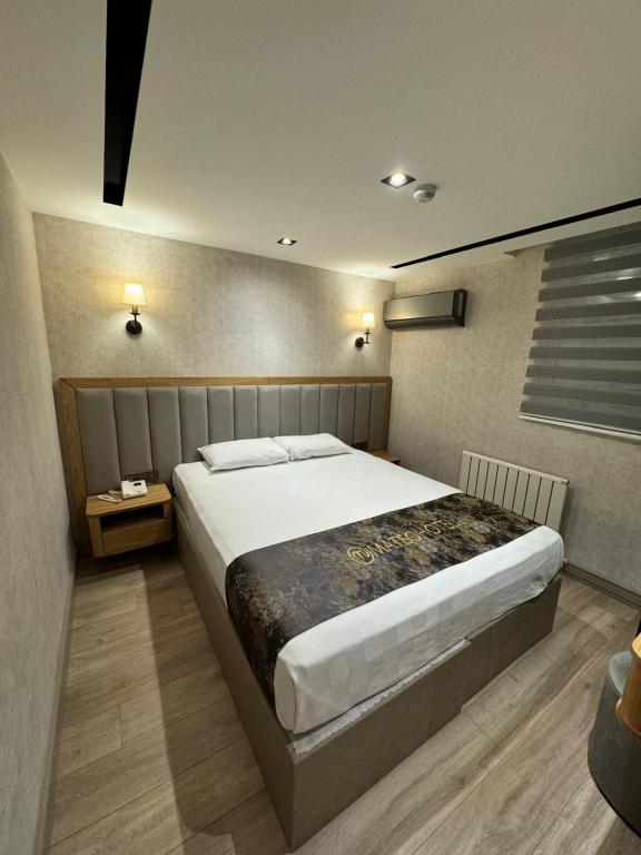 Bahçe Katı Oda, Avlu Manzaralı