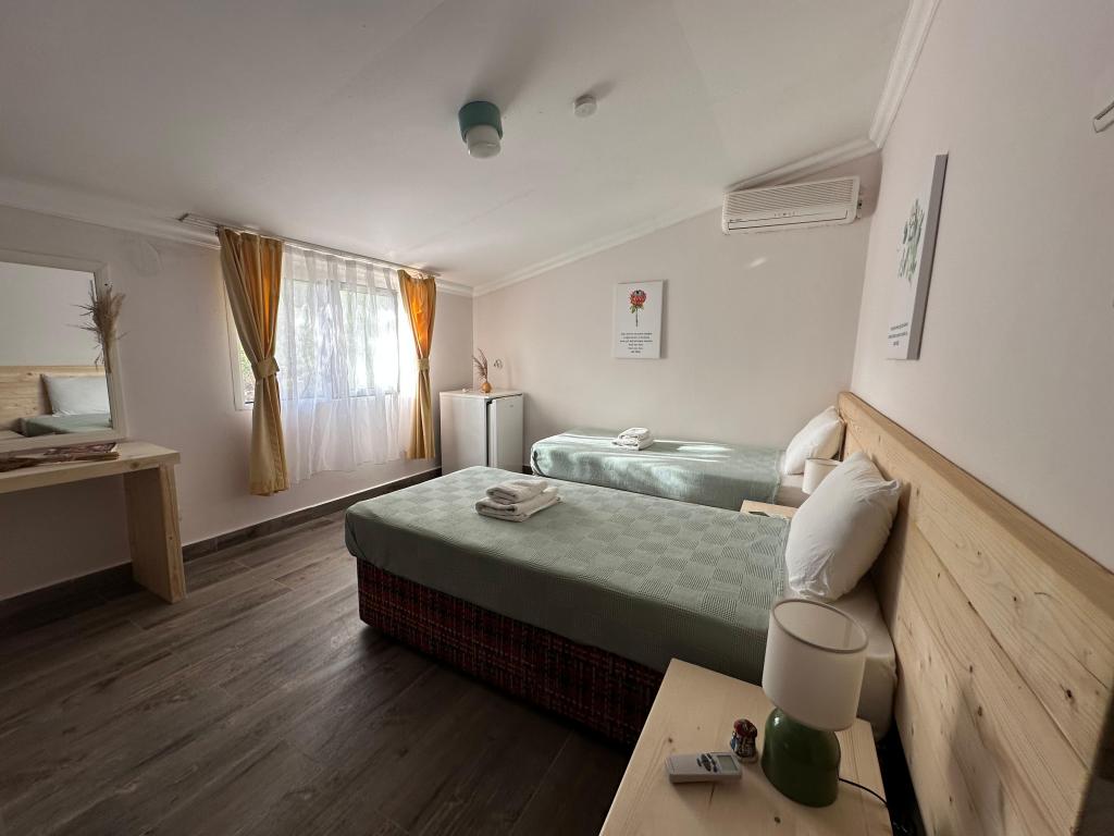 Classic Room,Bahçe veya Sokak Manzaralı,İki Tek Kişilik Yataklı