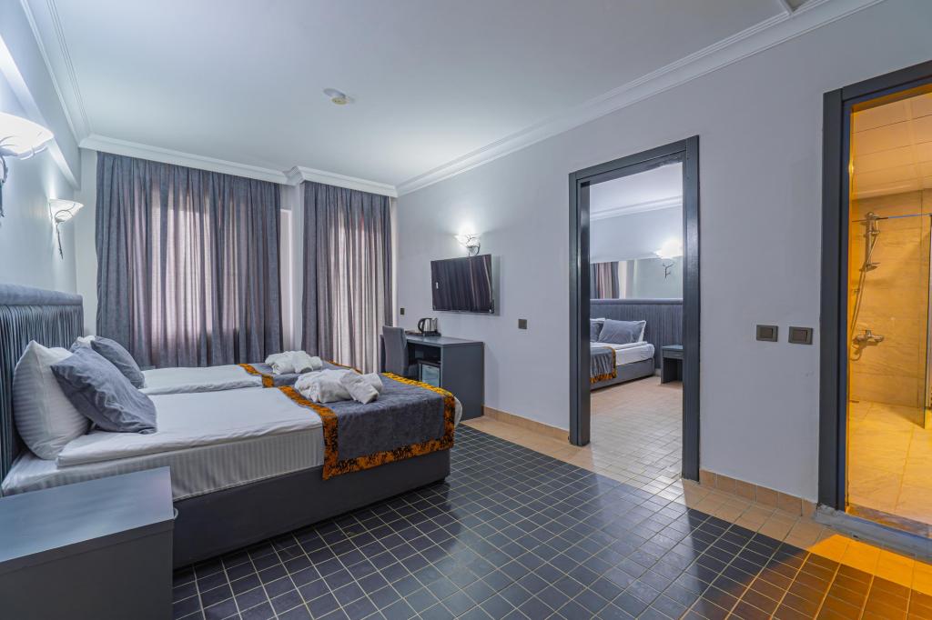 Aile Suit Odası, Bahçe Manzaralı (Balkonlu)