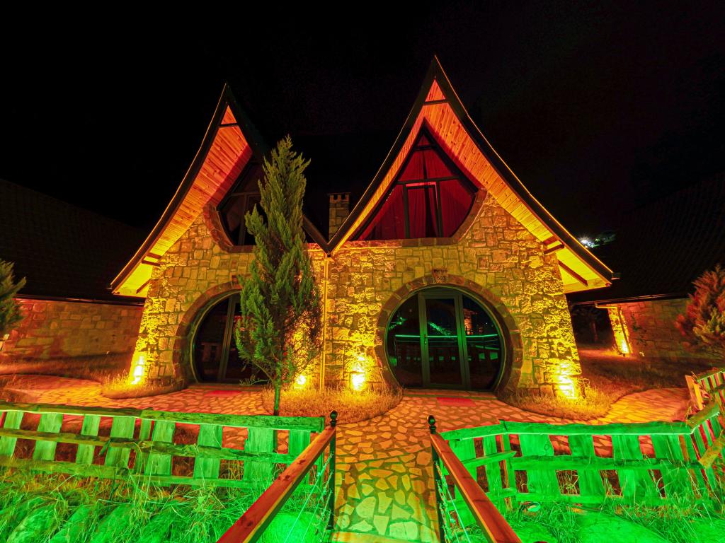 Stone Room, Lake View (Jacuzzi)