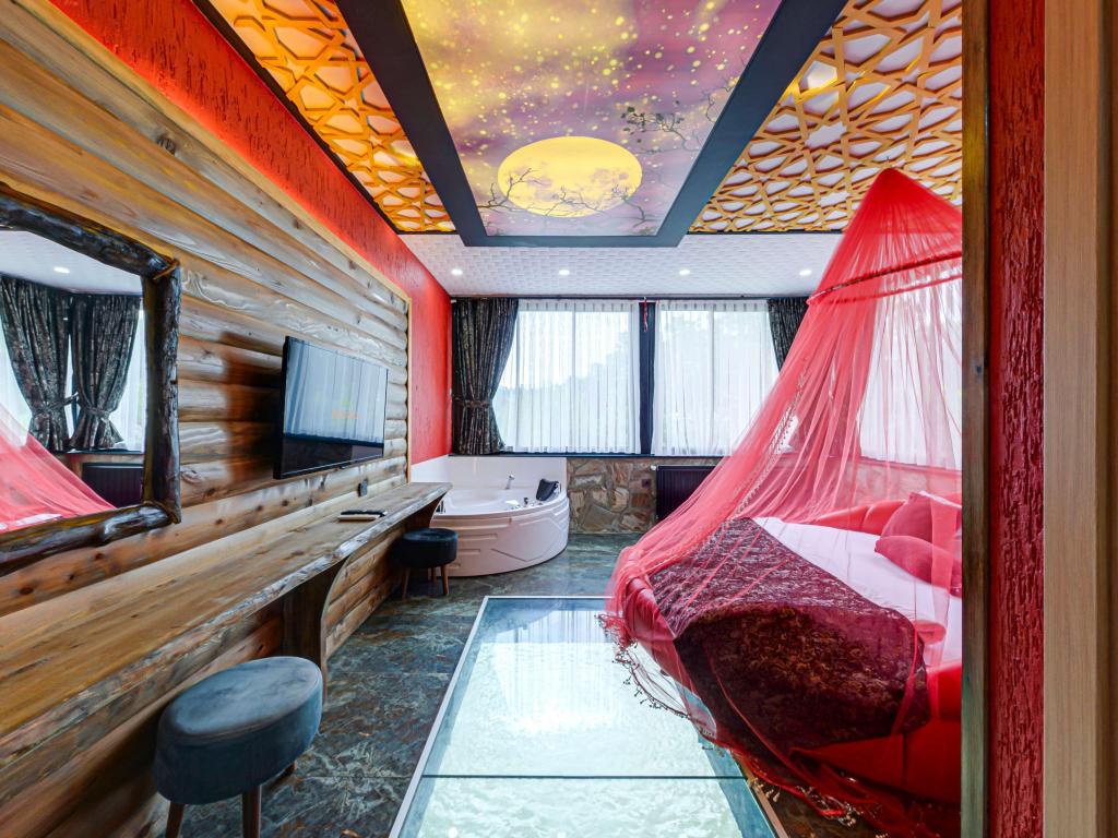 Deluxe Room, Mountain View (Jacuzzi)