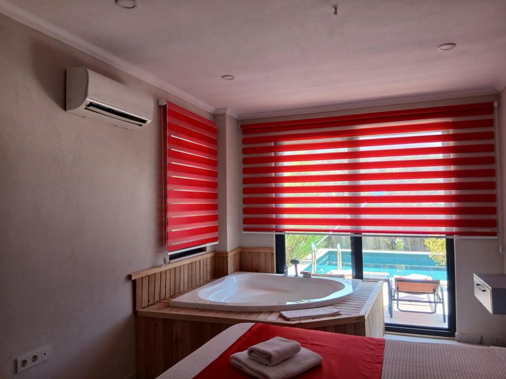 Özel Havuzlu Villa,Bahçe Manzaralı,Özel Havuzlu ve Jakuzili