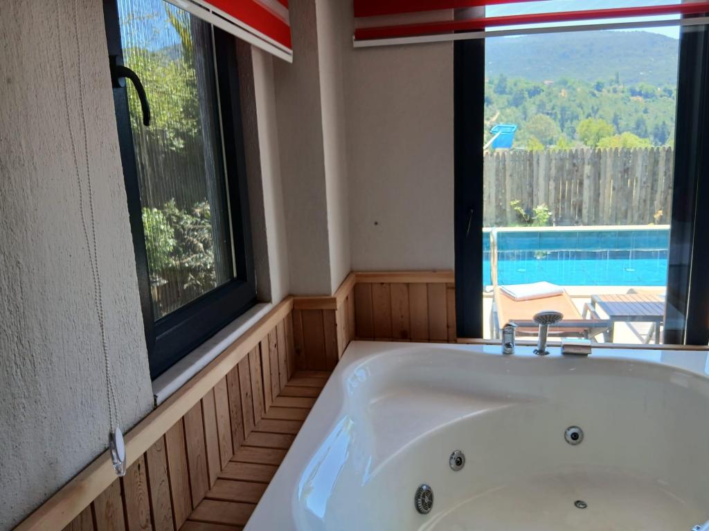 Özel Havuzlu Villa,Bahçe Manzaralı,Özel Havuzlu ve Jakuzili