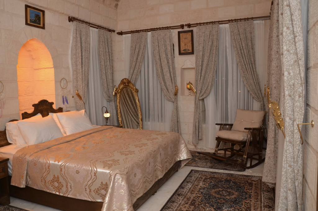 King Suite Room, Courtyard View