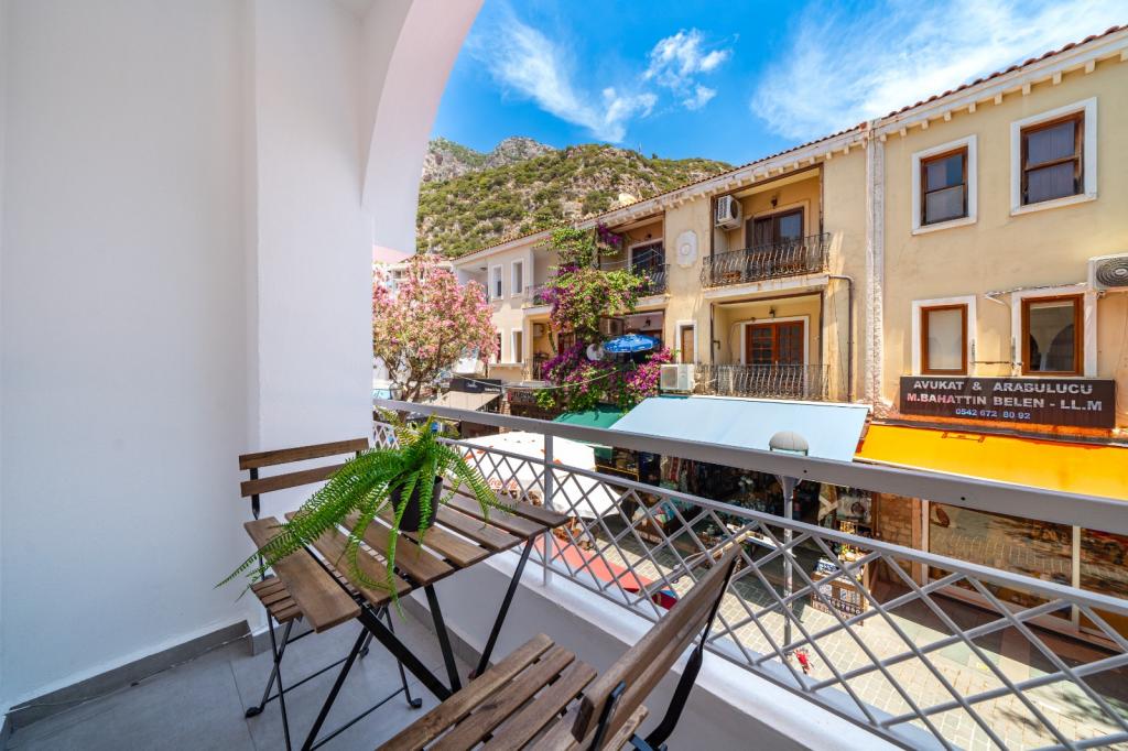 , Land View, With Balcony