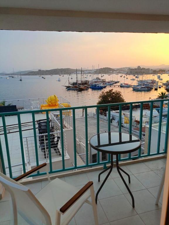 Mia Hill Suites Hotel